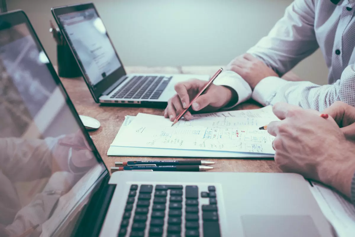 How Do Small Businesses Manage Payroll How Do Small Businesses Manage Payroll